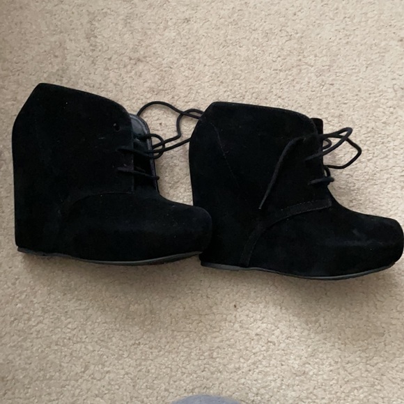 Black ankle booties/wedges from journeys. - Picture 3 of 6